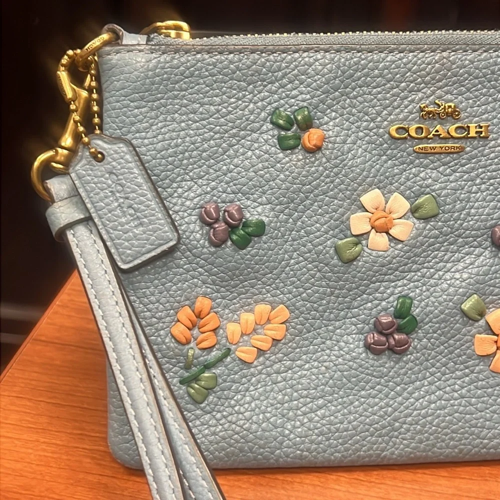 Rare COACH Floral Embroidery Wristlet/ Azure (Blue) - Picture 3 of 8